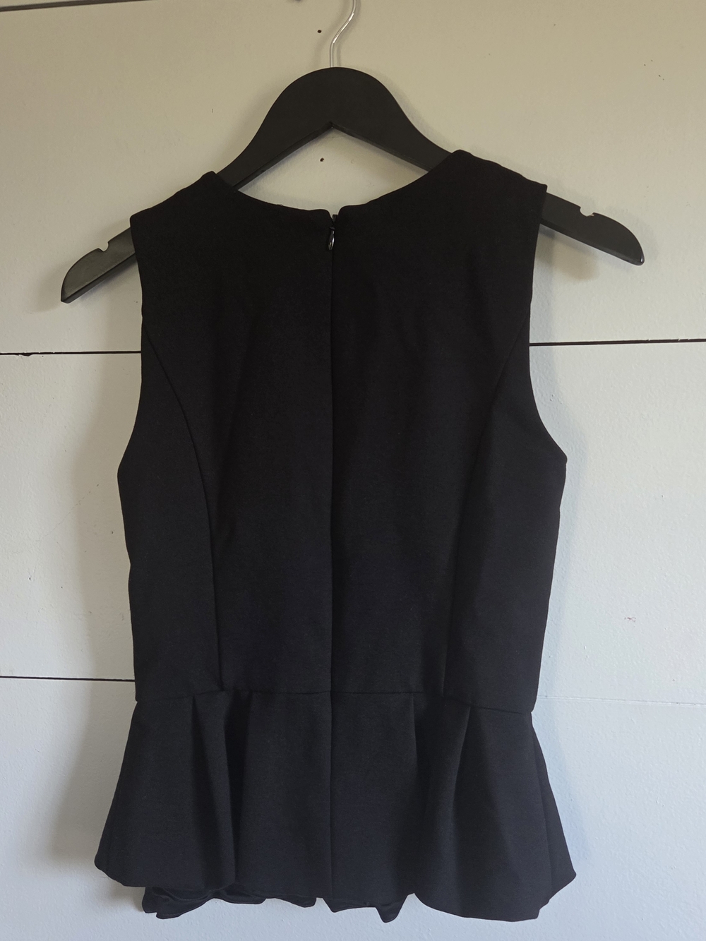 White House Black Market Black Beaded Peplum Sleeveless Knit Top Women Size 2 - Picture 2 of 7